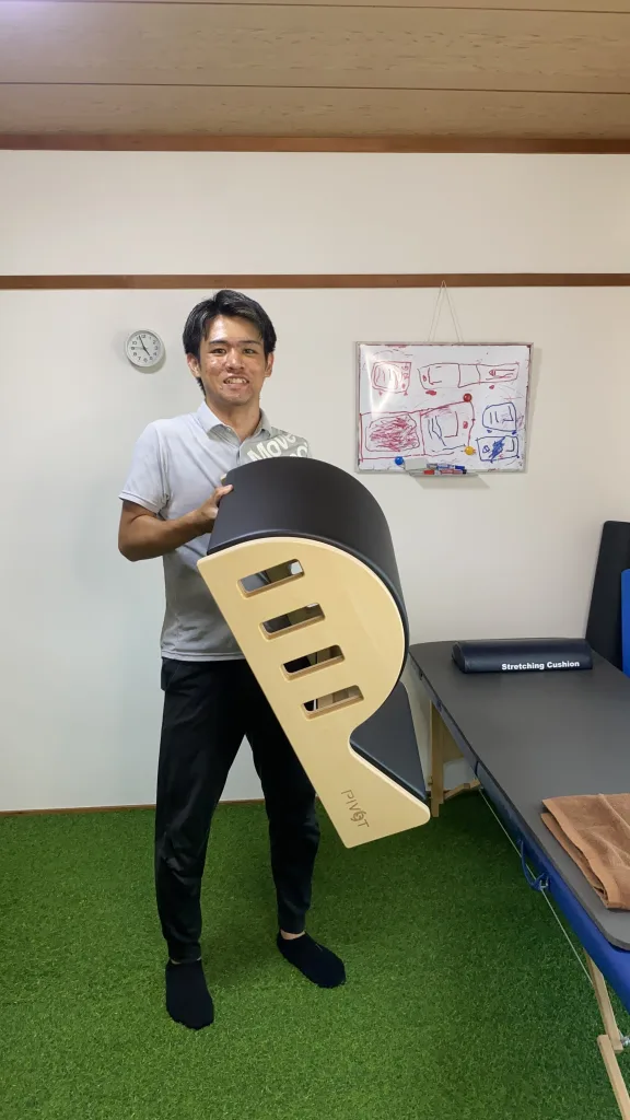 warabi PILATESでスパインコレクターを持つインストラクター